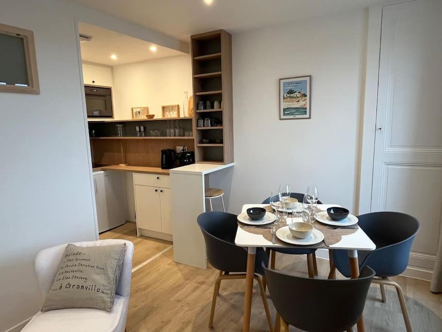 Appartement Le Bellevue à Granville Extérieur photo